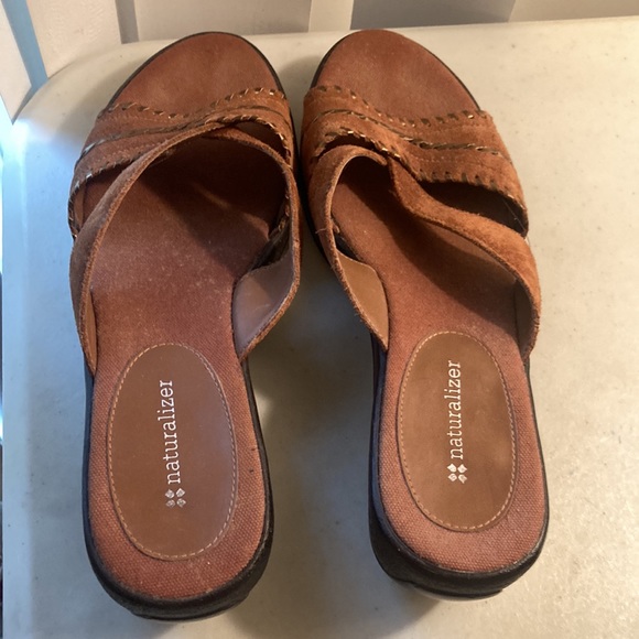 Naturalizer Sz 9 Brown Leather Slip On Sandals With Wedge Heels - Picture 4 of 9